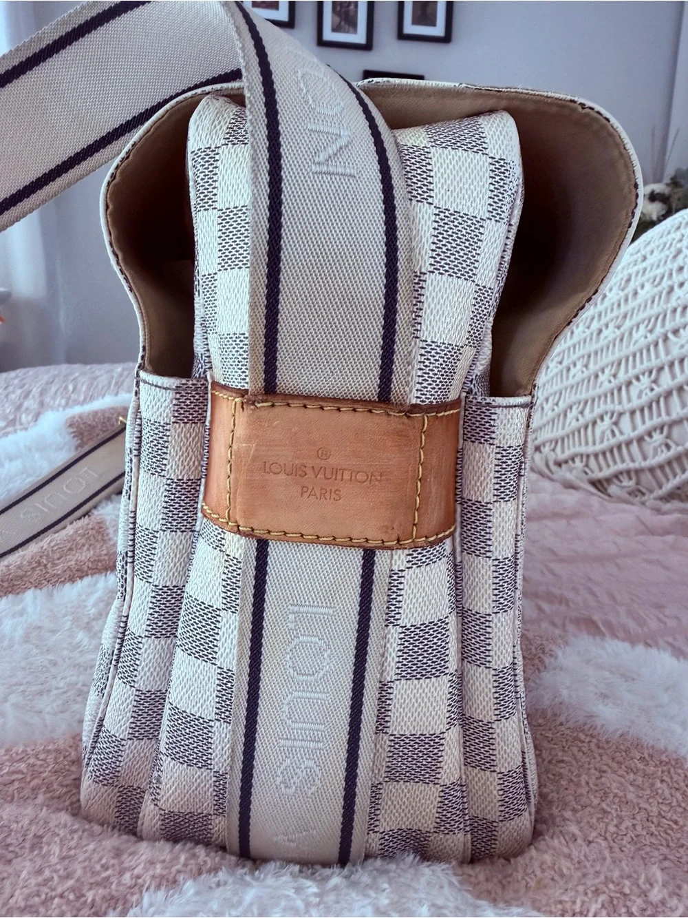Louis Vuitton shoulder bag/ crossbody bag comes with COA